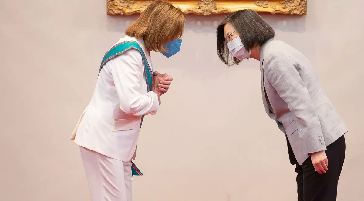 Nancy Pelosi a primit Ordinul Norilor Propice cu Marele Cordon Special, în timpul vizitei în Taiwan. Ce semnificație are