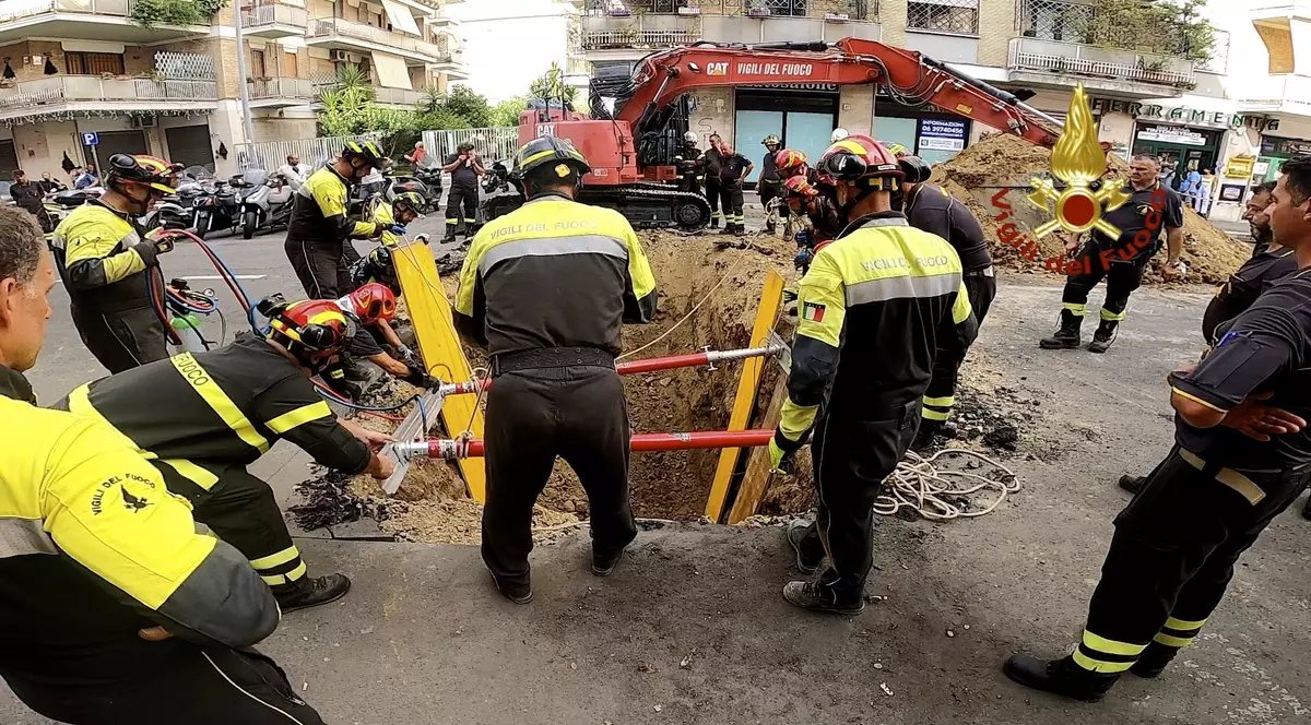 Un italian a stat 8 ore îngropat într-un tunel care ducea spre o bancă, lângă Vatican. Ce ipoteză au autoritățile