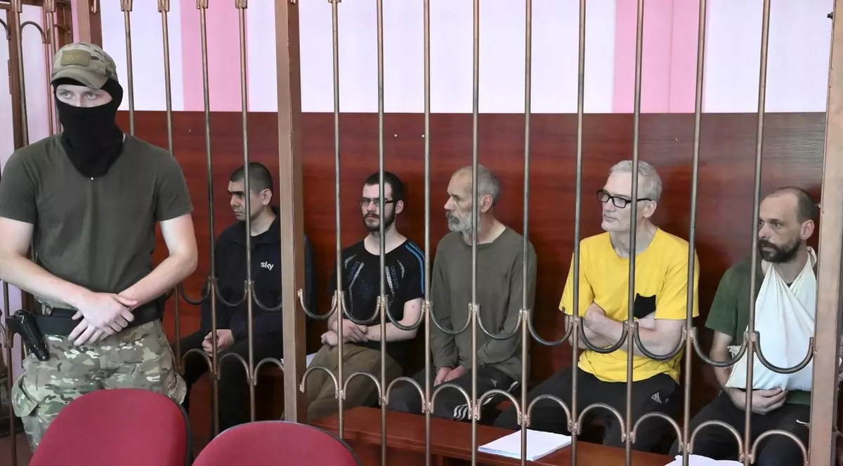 Cinci cetățeni europeni acuzați că sunt mercenari plătiți de ucraineni, judecați de separatiștii din Donețk. Ce pedeapsă riscă