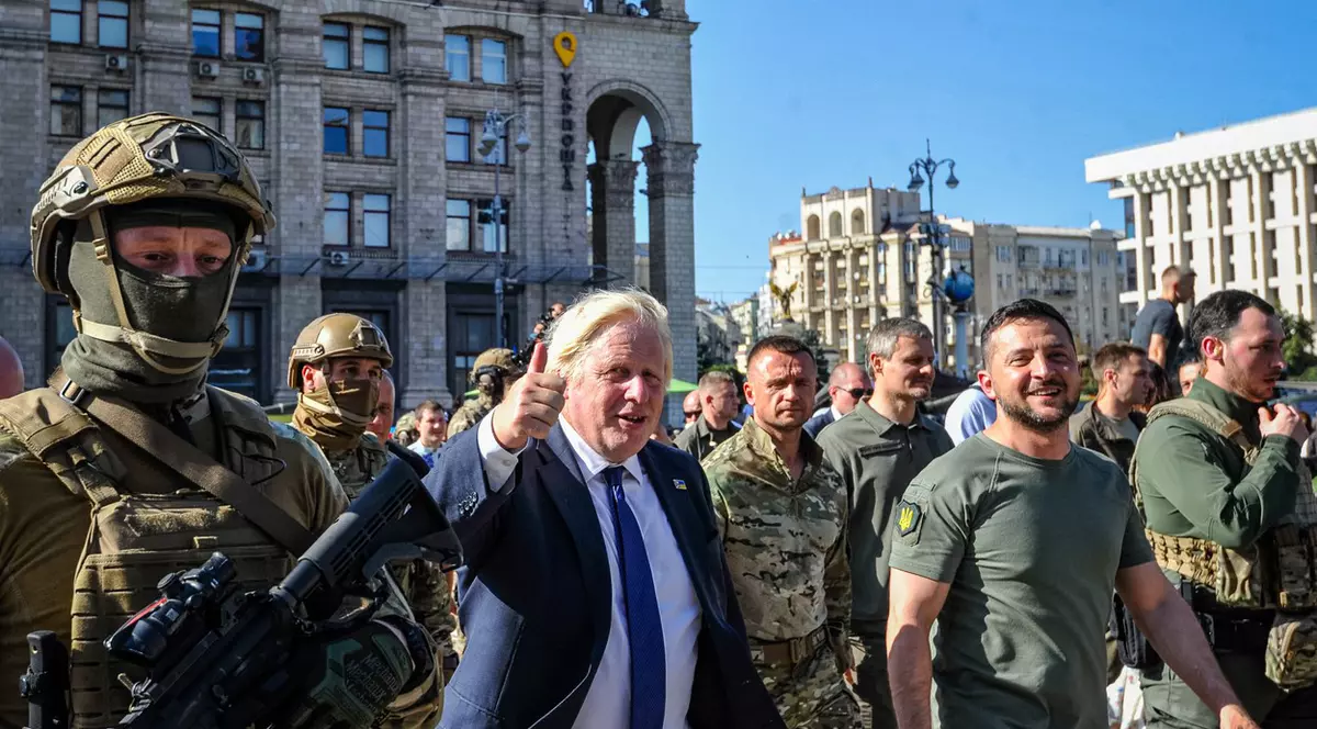 Boris Johnson anunță un pachet de ajutor de 66 de milioane de dolari, în timpul unei vizite-surpriză la Kiev, cu ocazia Zilei Ucrainei