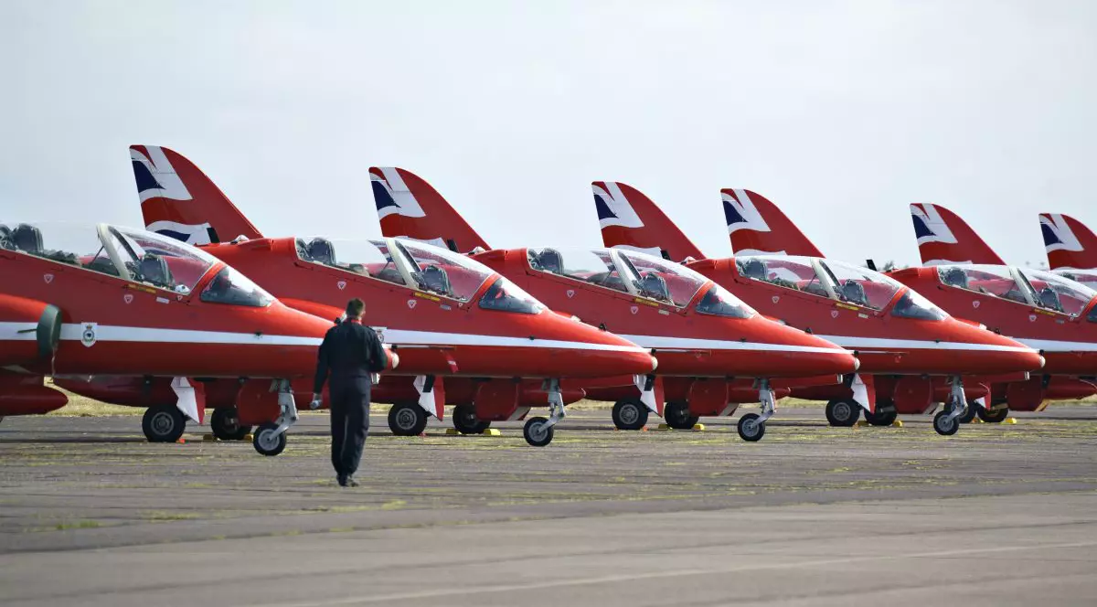 SkyNews: Șefa Resurselor Umane de la Forțele Aeriene britanice a demisionat. Ce controverse stârnește decizia ei