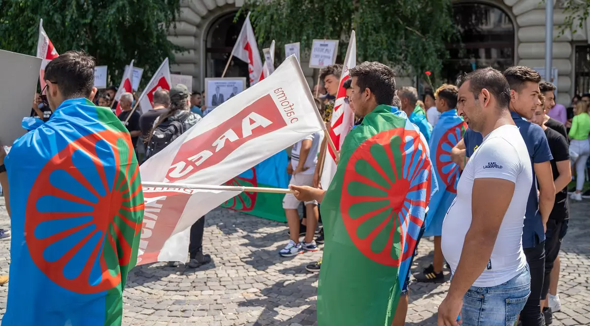 O discuție mereu sensibilă în societatea românească: de ce „țigani” e jignitor și omenește ar fi să spunem „romi”