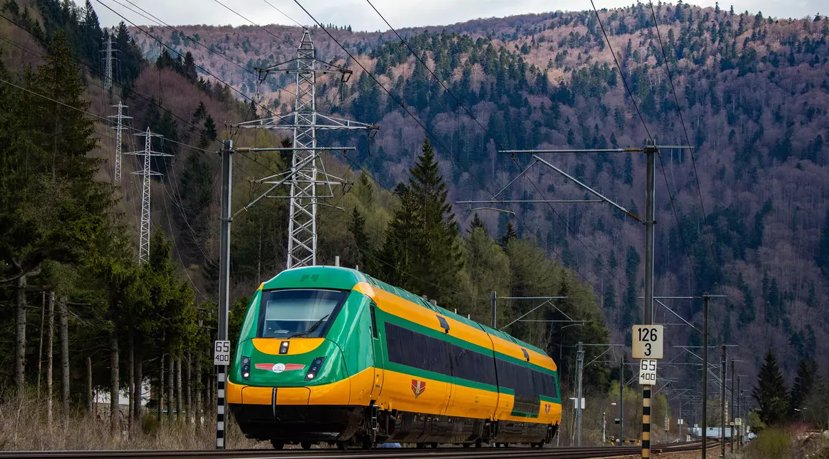 Un bărbat a leşinat de două ori din cauza căldurii, într-un tren de pe ruta Braşov – Bucureşti. Garnitura era arhiplină, iar controlorii încă tăiau bilete