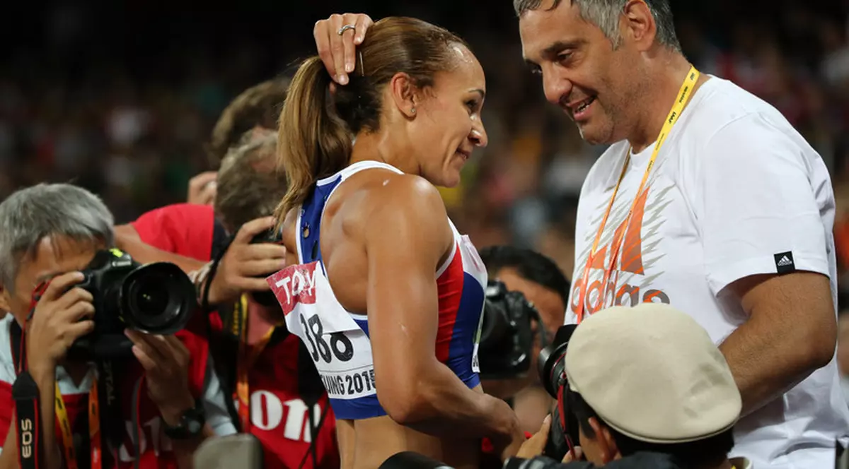 Antrenorul britanic Toni Minichiello a fost suspendat pe viață din atletism din cauza „comportamentului sexual nepotrivit”