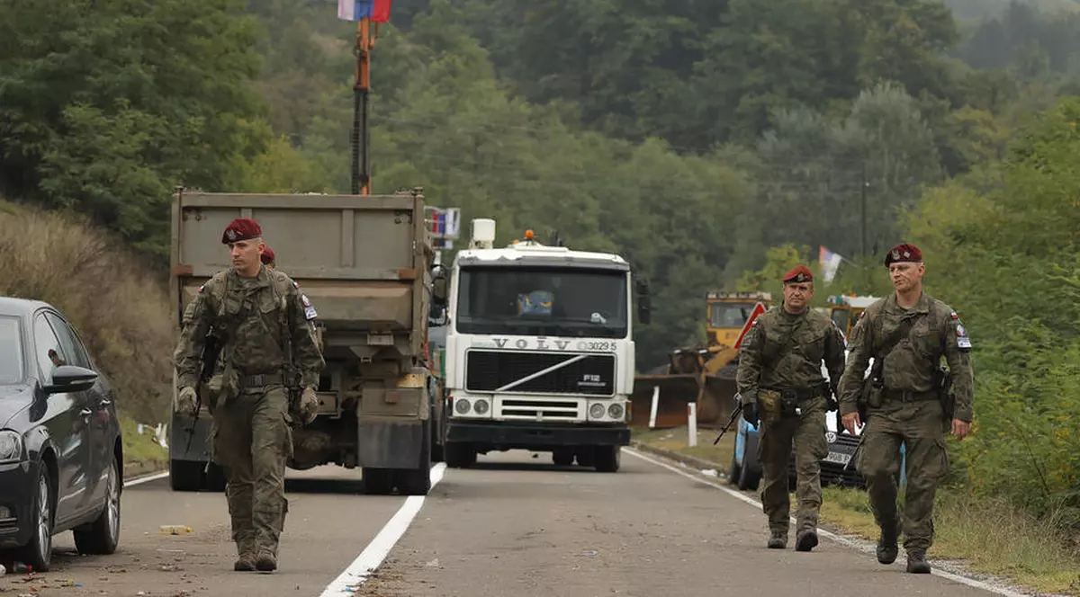 Guvernul din Kosovo amână noile măsuri care i-au scos în stradă pe etnicii sârbi