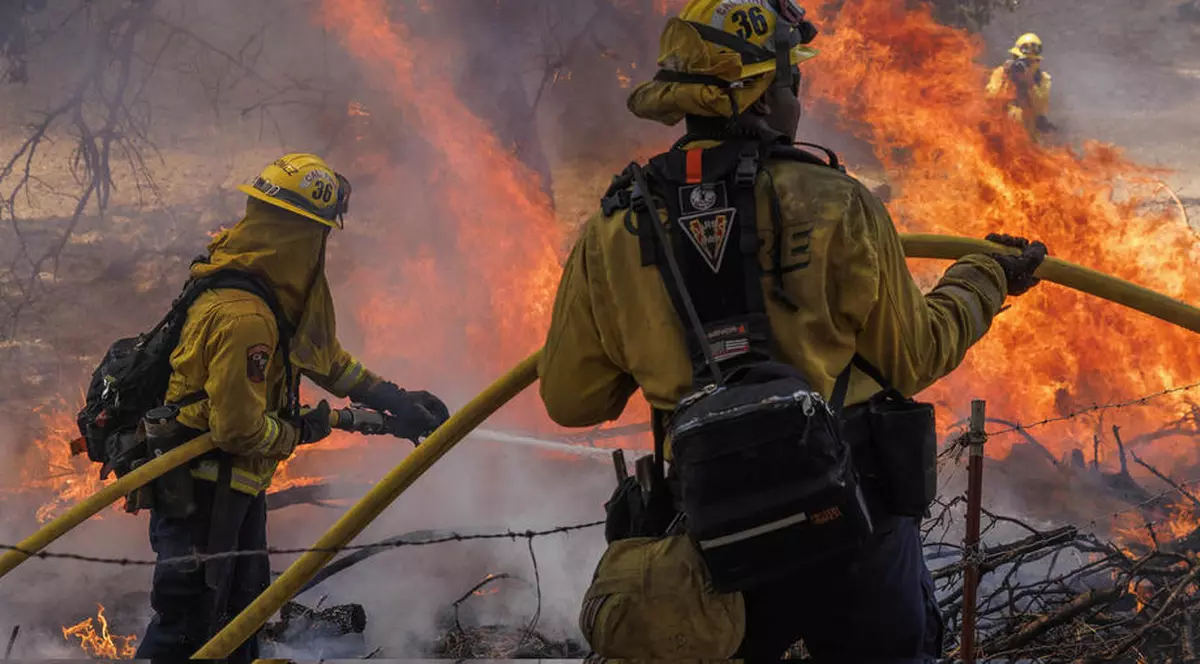 Incendiul McKinney se extinde în nordul statului California. Peste 21.000 de hectare au ars