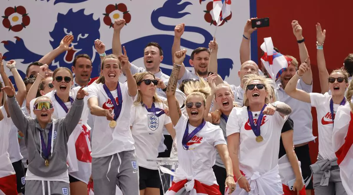 Colosală diferența financiară între fotbalul feminin și cel masculin. Un jucător mediu din Premier League câștigă într-o săptămână cât ia o jucătoare în doi ani!