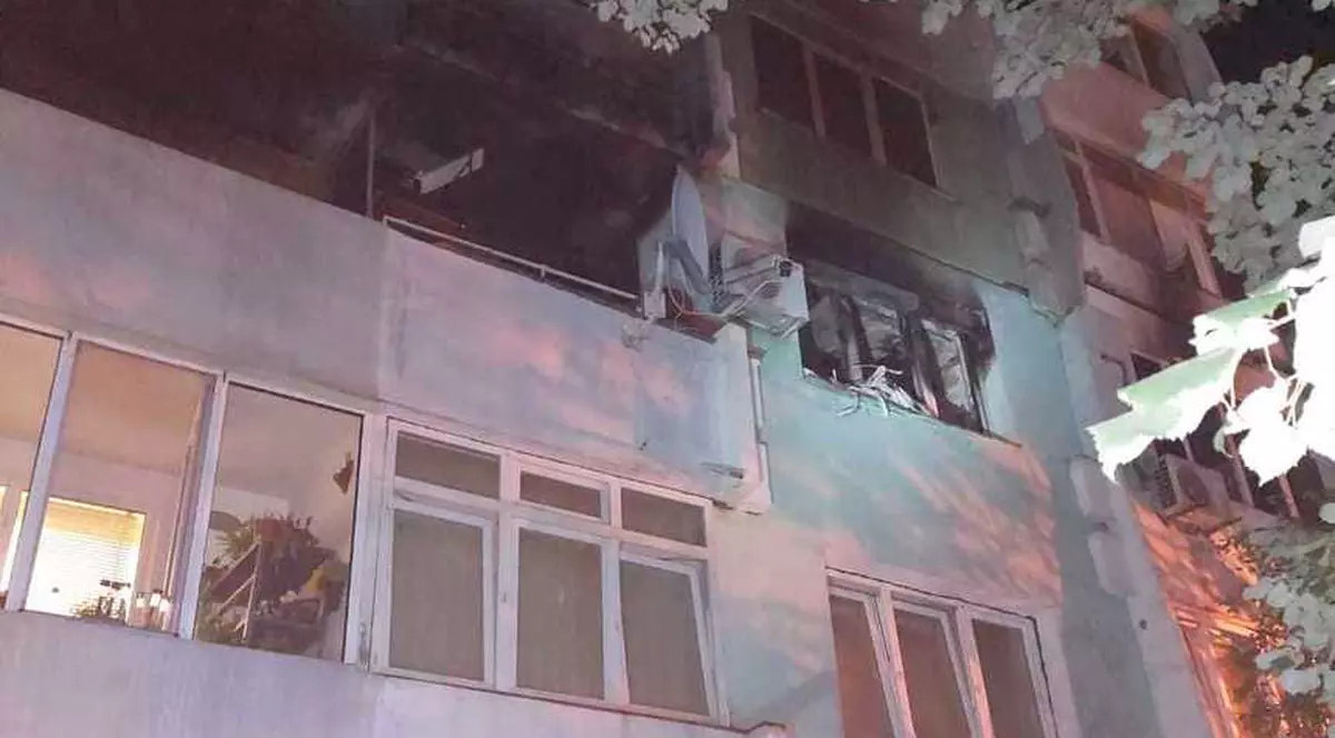Mai multe persoane au fost evacuate dintr-un bloc din Craiova, din cauza unui incendiu izbucnit într-un apartament