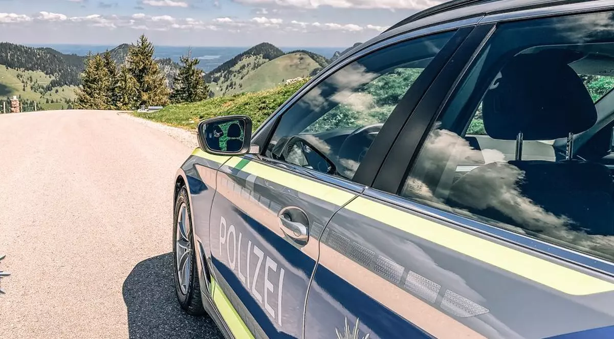 Un bărbat a sunat la poliție din cauză că soția sa vorbea neîncetat la telefon, în Germania