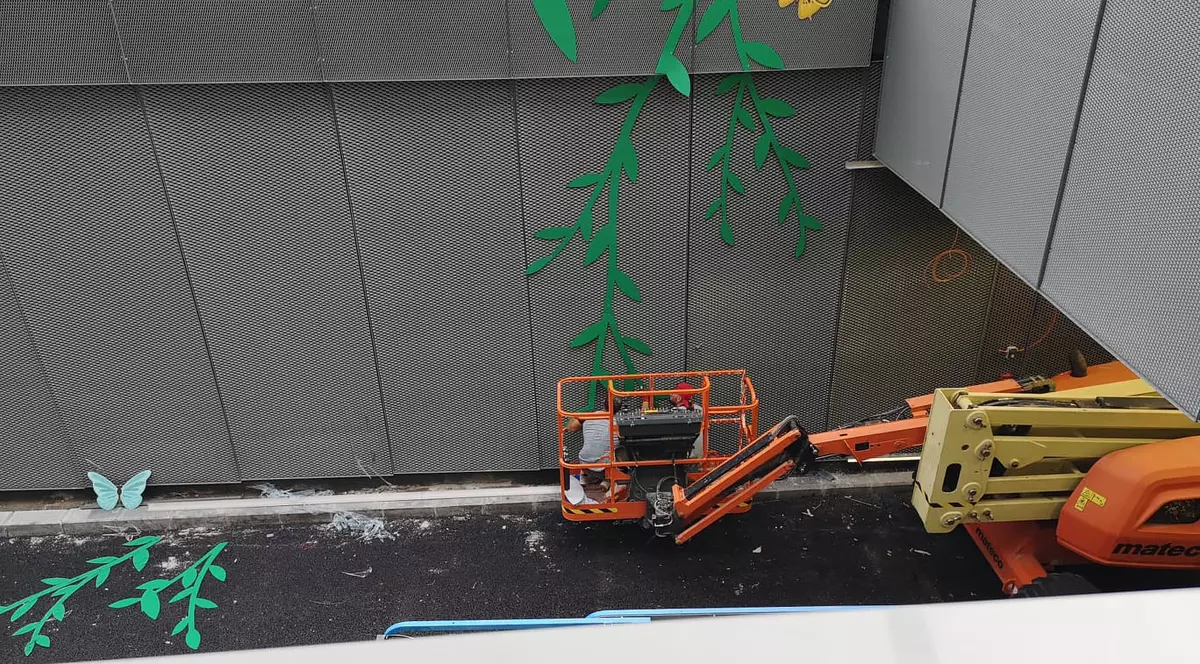 Primele imagini cu decorațiunile pe care Primăria Sectorului 4 le montează în Pasajul Unirii - FOTO