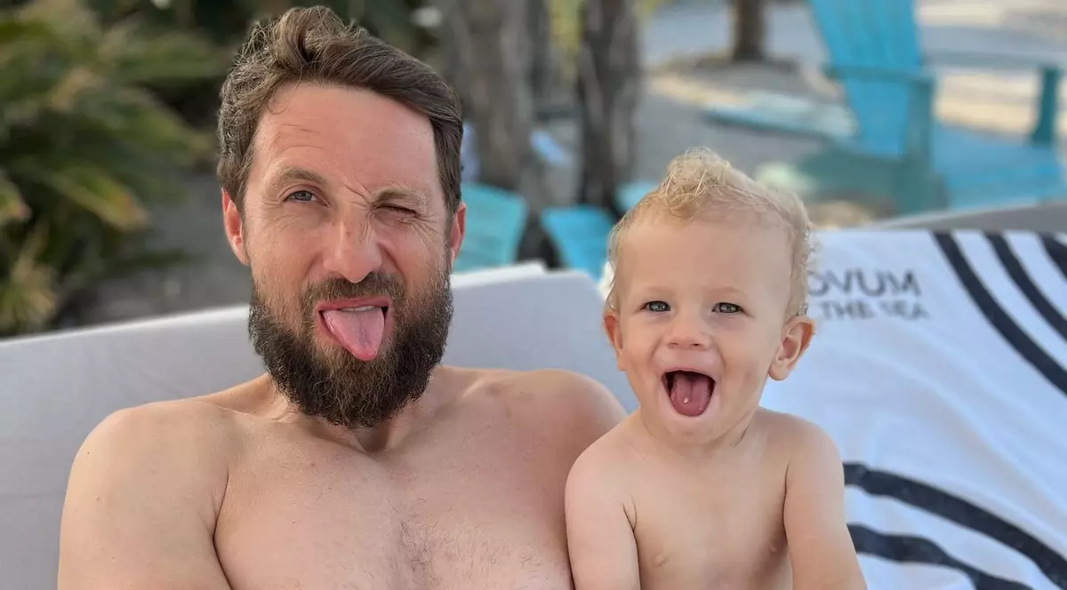 Fiul lui Dani și al Gabrielei Oțil a împlinit 1 an. Imagine emoționantă cu Tiago și părinții lui