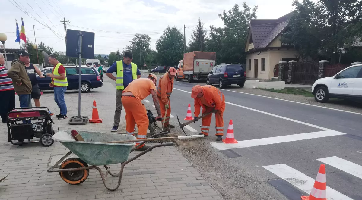 Minunea de la Gâdinți: se montează semafoare în intersecția groazei din Neamț, unde s-a produs inclusiv un accident live la TV