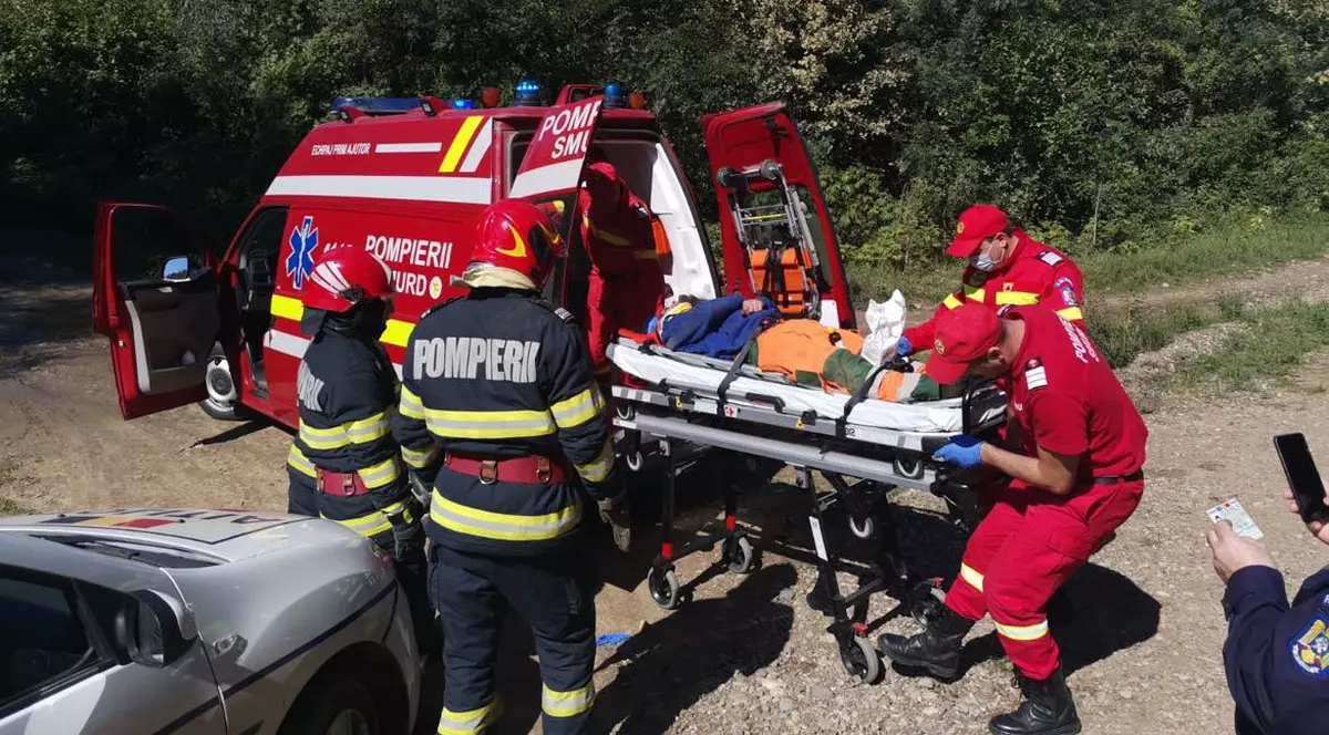 Un bărbat din Vaslui a supraviețuit după ce a căzut cu motoscuterul într-o râpă adâncă de 9 metri. A fost găsit abia a doua zi, când victima a ajuns la telefon și a sunat după ajutor