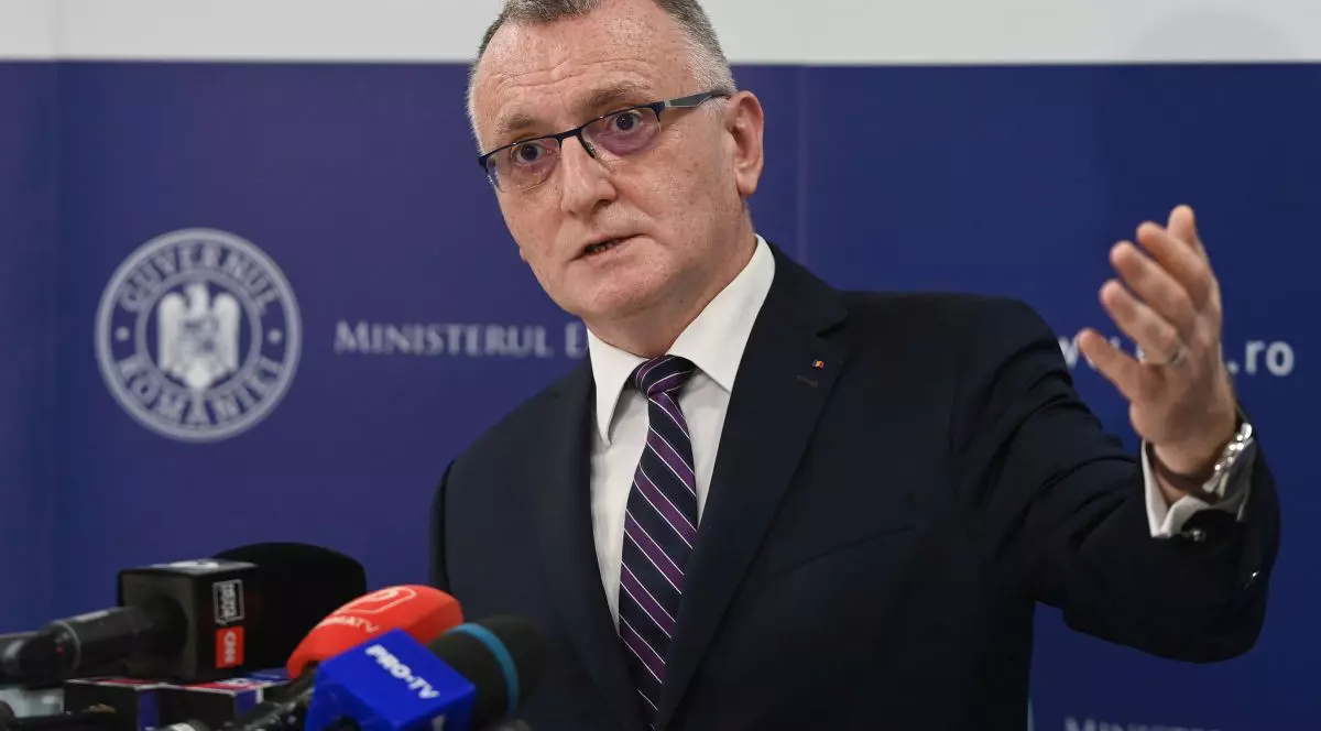 Sorin Cîmpeanu și-a dat demisia după dezvăluirile Emiliei Șercan privind plagiatul