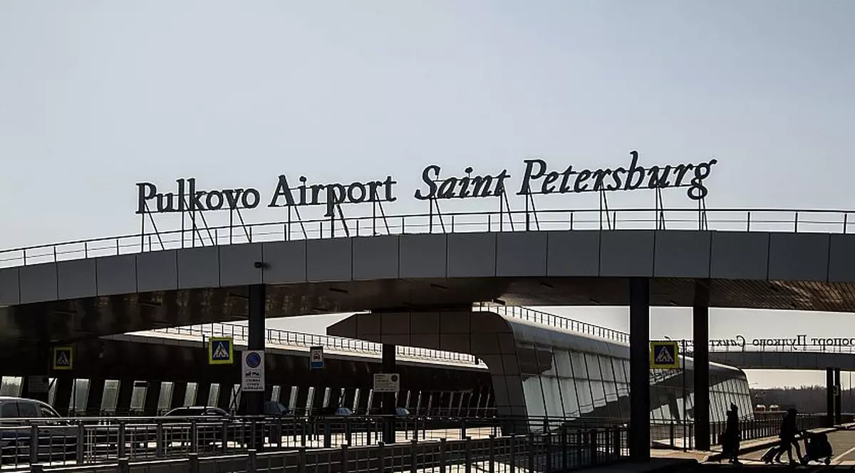 „Bunicul nebun merge all-in cu viețile noastre!”. Site-ul aeroportului Pulkovo din Sankt Petersburg a fost spart de hackeri