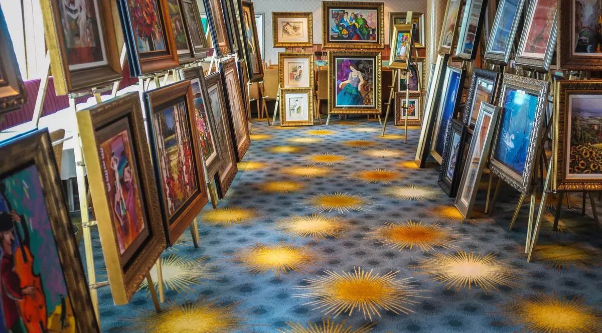 Cele mai scumpe picturi vândute vreodată - Tablouri expuse într-o galerie de ară