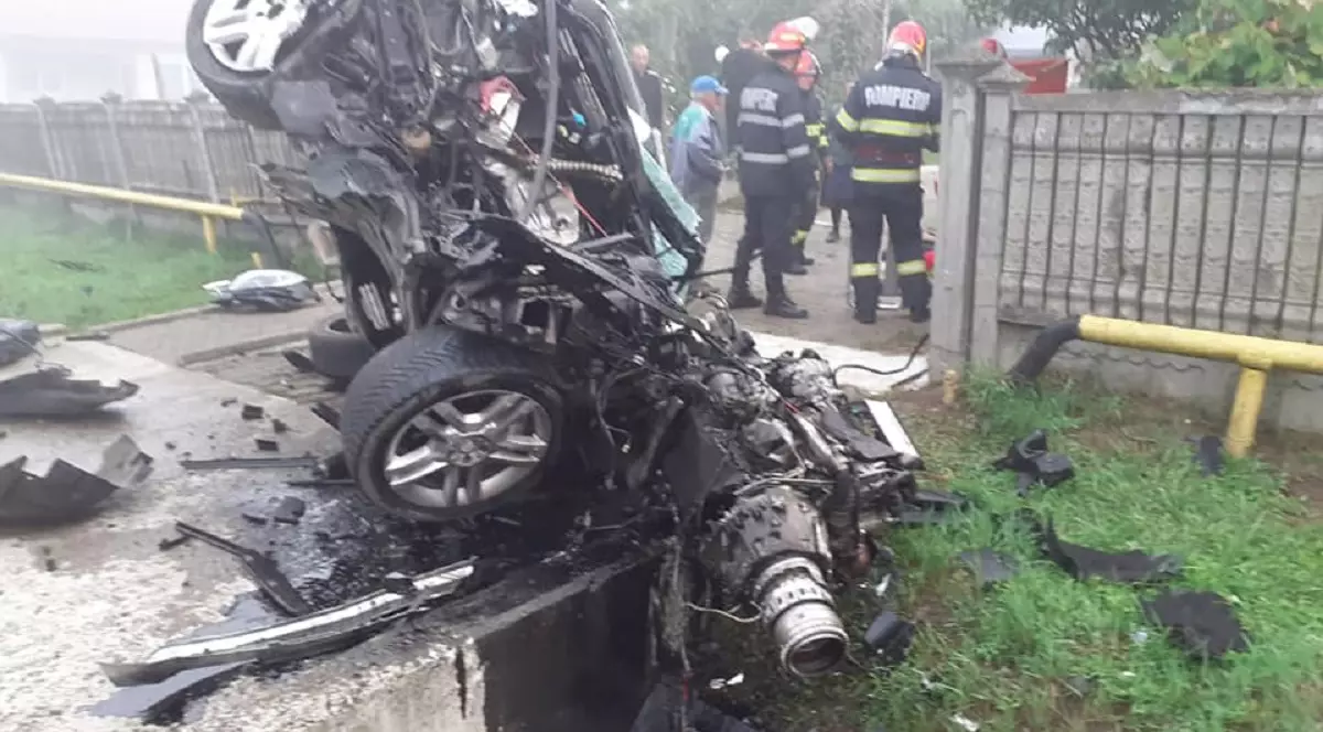 Șofer de 20 de ani scos în viață din mașina pe care a făcut-o praf la Câțcău, lângă Dej