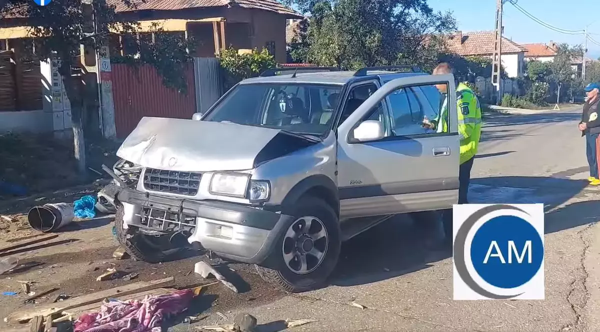 Căruța în care se afla o familie, spulberată de o mașină care nu a păstrat distanța. O femeie din Mehedinți a murit, alte patru persoane sunt rănite