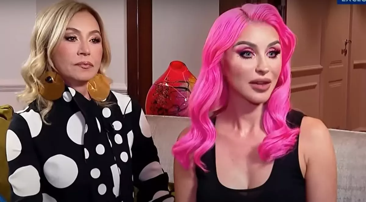 Cum au apărut Anastasia Soare și fiica ei în România. Norvina a atras atenția cu părul roz și cu declarațiile despre mama ei: „Foarte mândră sunt de ea”
