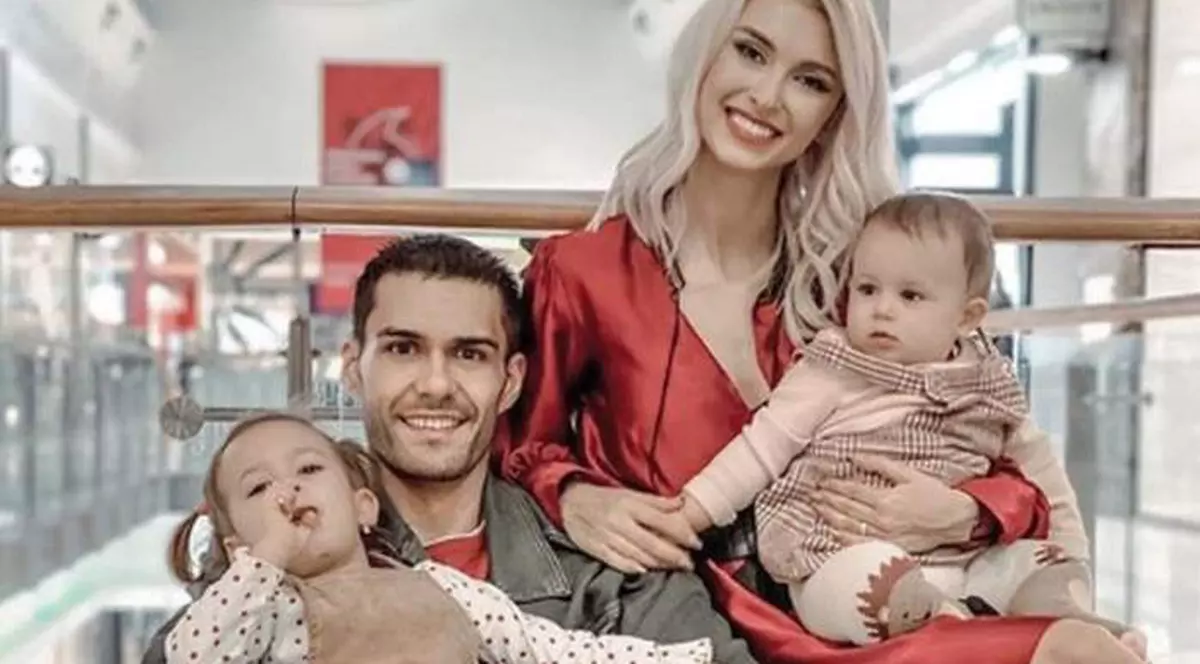 Andreea Bălan și George Burcea alături de fetițe
