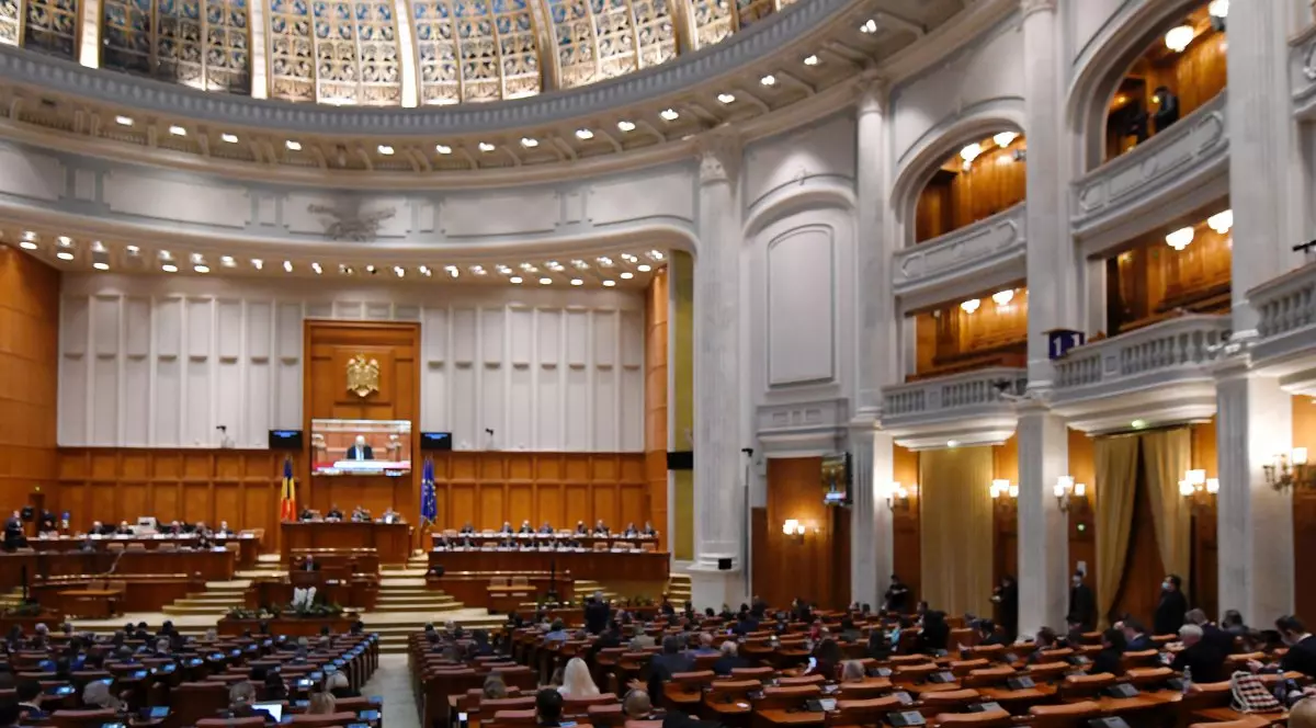 Camera Deputaților a aprobat creșterea salariilor primarilor, nu și a parlamentarilor. USR anunţă că va ataca proiectul la CCR