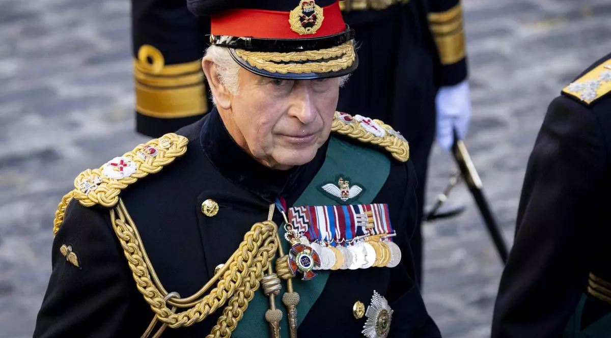 Zeci de angajați ai regelui Charles al III-lea riscă să fie concediați. „Oamenii au fost vizibil zguduiți de veste”