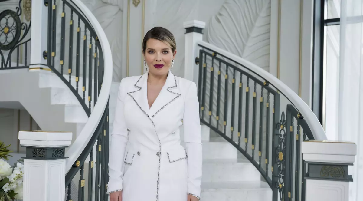 Gina Pistol revine la „Chefi la cuțite” sezonul 10, în ediția de luni, 26 septembrie. Vedeta va prezenta show-ul alături de Irina Fodor