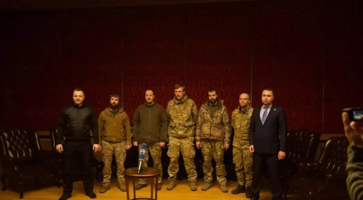 Schimb de prizonieri Ucraina-Rusia: Un oligarh și 55 soldați ruși pentru 215 militari ucraineni, printre care și comandanții Azov