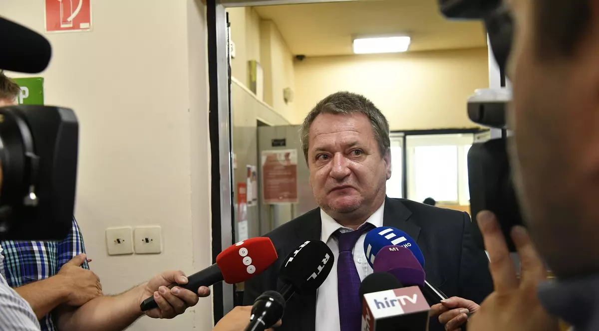 „KGBela”. Un fost europarlamentar ungar de extremă dreapta, condamnat pentru spionaj în favoarea Rusiei. Cum se apără