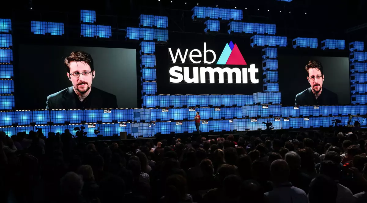 Putin i-a acordat cetățenia rusă lui Edward Snowden. Fostul spion american nu este vizat de decretul privind încorporarea