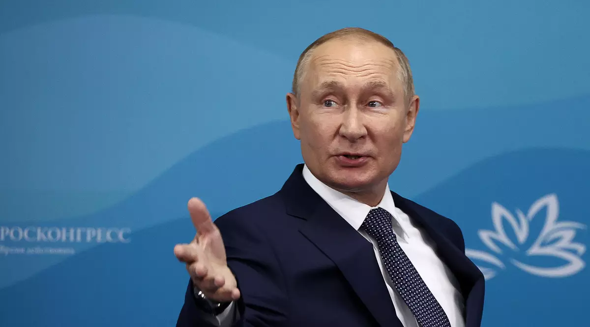 Redactorul-şef al ziarului Novaia Gazeta și jurnalistul condamnat la 22 de ani de închisoare, în vizorul lui Putin. Ce le reproșează liderul rus