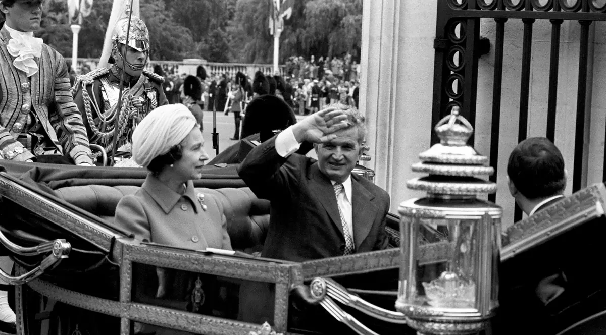 Regina Elisabeta a II-a. Mari întâlniri cu liderii lumii: de la Tito la Indira Gandhi, Papa Ioan Paul al II-lea, Gorbaciov sau Nicolae Ceaușescu