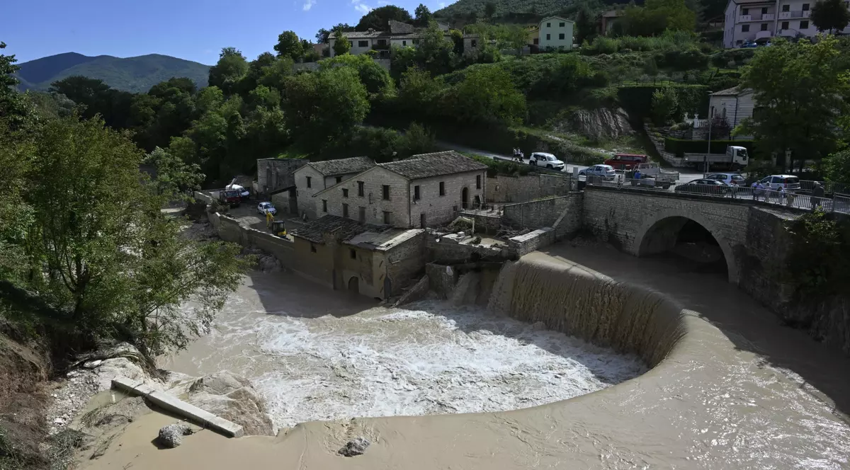 „A fost un tsunami”. Centrul Italiei, măturat de inundații. Nouă morți și patru dispăruți, dintre care doi copii