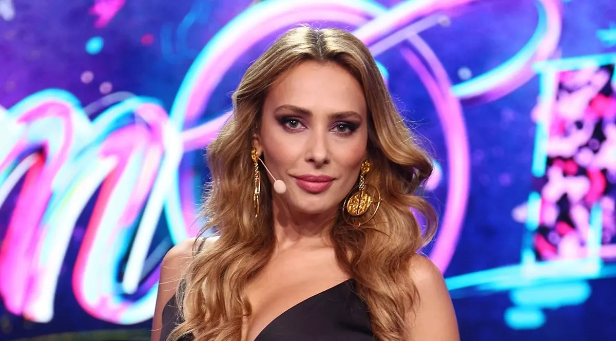 Iulia Vântur, jurat la „iUmor”. Primele declarații: „Mă bucur să fiu aici, am auzit foarte multe lucruri bune despre emisiune”