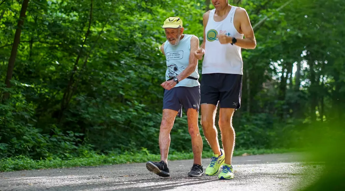 Maratonistul de 100 de ani care a învins cancerul și deține patru recorduri mondiale: „E cea mai frumoasă perioadă a vieții mele”