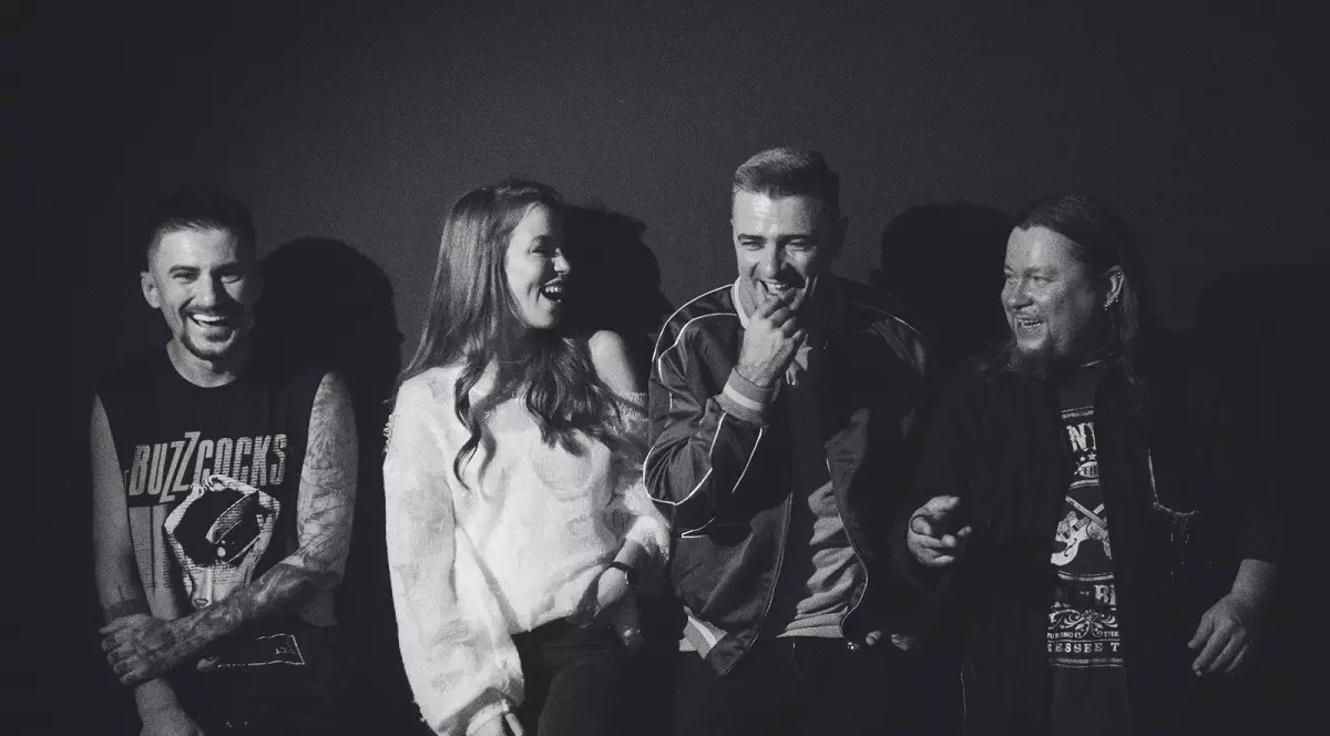 Cornel Ilie, despre mesajul din noua piesă Vunk: „E ceva ce, la un moment dat, am trăit și eu”. În videoclip apare Olimpia Melinte