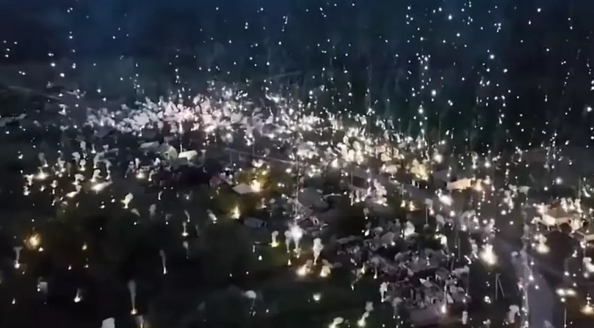 Ploaie de foc peste un sat eliberat de ucraineni. Rușii au atacat cu rachete incendiare cu fosfor, care sunt interzise | VIDEO