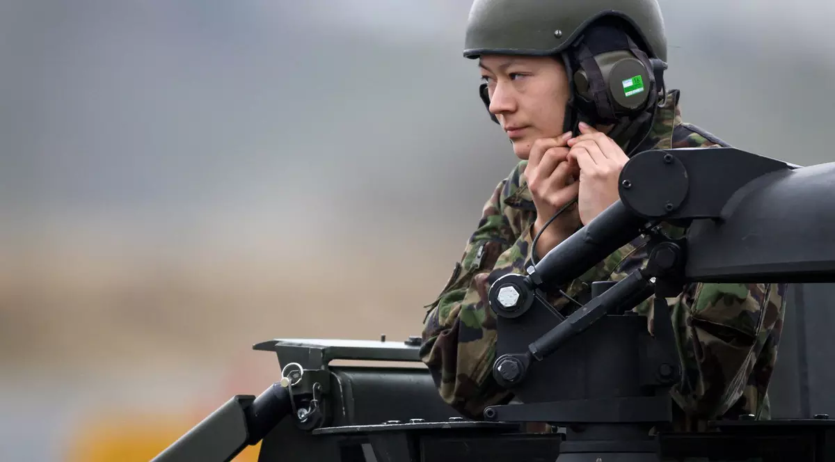 Femeile din Elveția ar putea fi chemate să facă armata în mod obligatoriu. Cum explică autoritățile nevoia de mai mulți militari