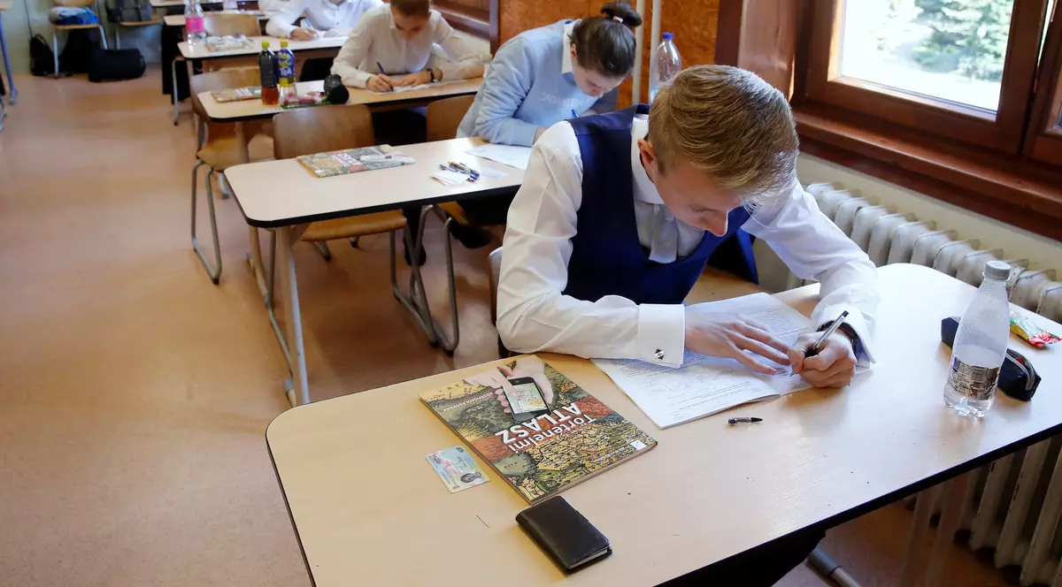 Presa de la Kiev critică manualele școlare din Ungaria. „Educă ură față de Ucraina și conțin propagandă rusească. Kievul trebuie să intervină”