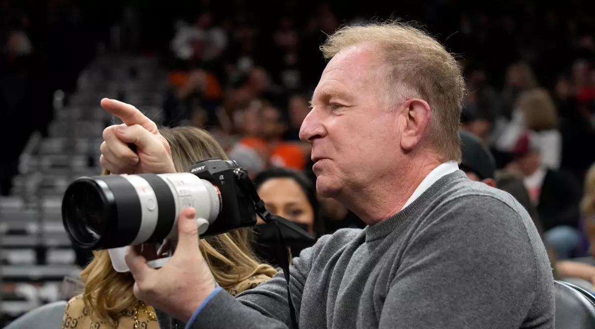 Robert Sarver, patronul clubului Phoenix Suns, amendat de NBA cu 10 milioane de dolari și suspendat timp de un an. De ce a fost acuzat