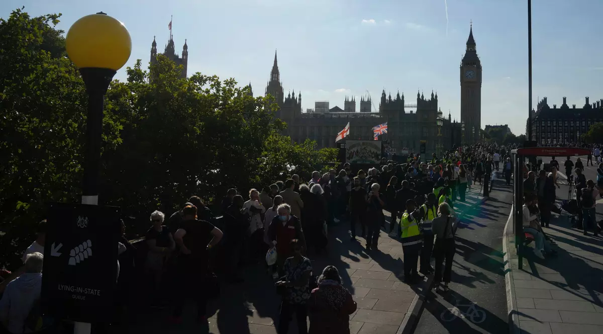 Marea Britanie închide activități esențiale în ziua funeraliilor reginei Elisabeta a II-a. Ce efecte va avea măsura asupra britanicilor