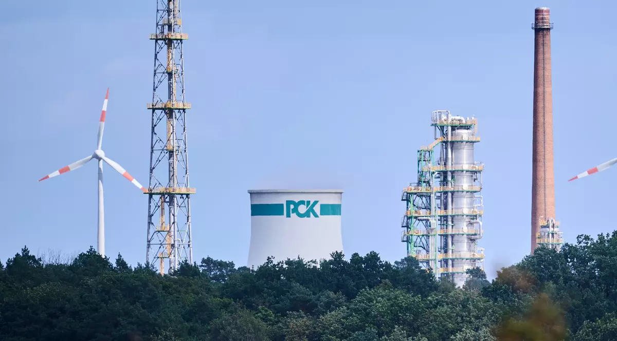 Berlinul a pus sechestru pe rafinăriile deținute de grupul rus Rosneft în țară, pe fondul crizei energetice