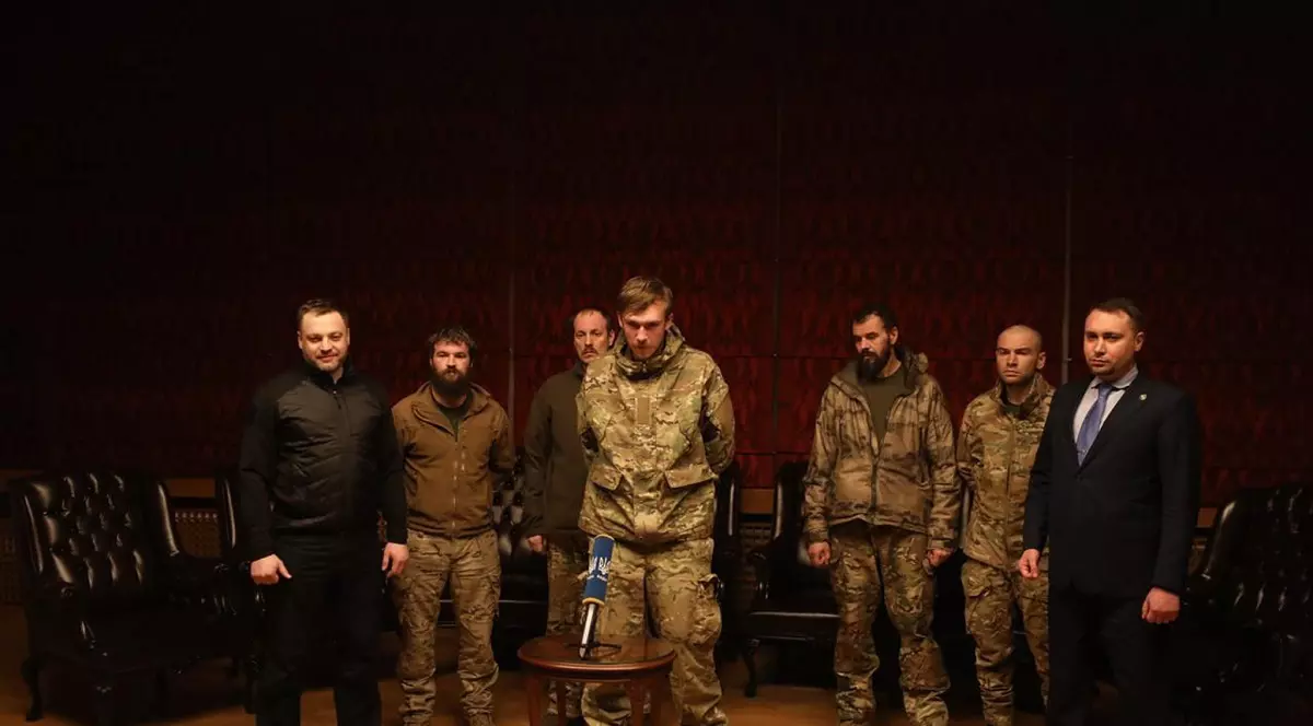 Comandanții Azov eliberați nu revin în Ucraina până la sfârșitul războiului, conform acordului. Unde se află