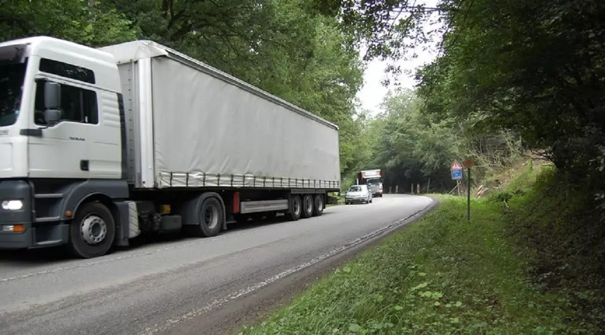 Șofer român de TIR găsit mort în remorcă, sufocat între doi paleți, în Belgia: „Telefonul era în cabină, n-a putut să ceară ajutor”