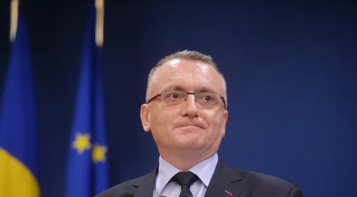 Moţiune simplă împotriva lui Sorin Cîmpeanu după acuzaţiile de plagiat, depusă de USR şi Forţa Dreptei. Când se votează