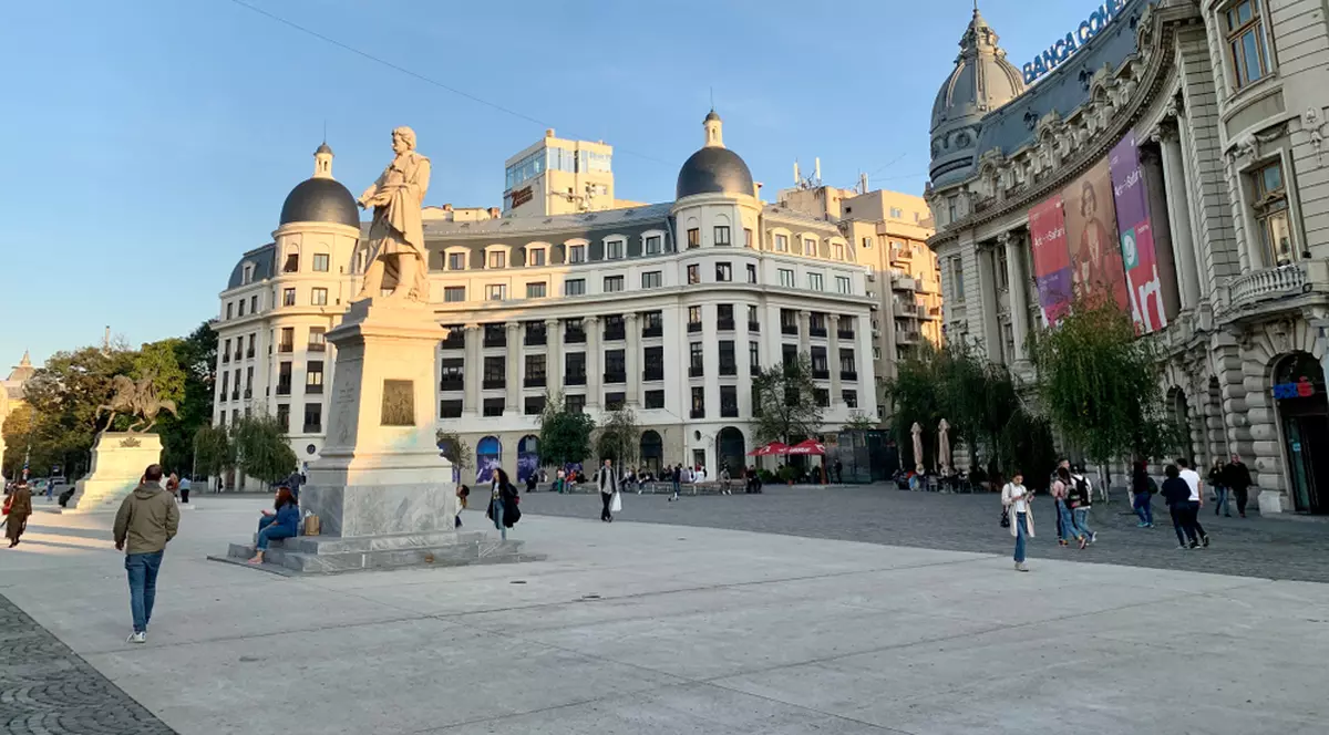 Statuile de la Universitate