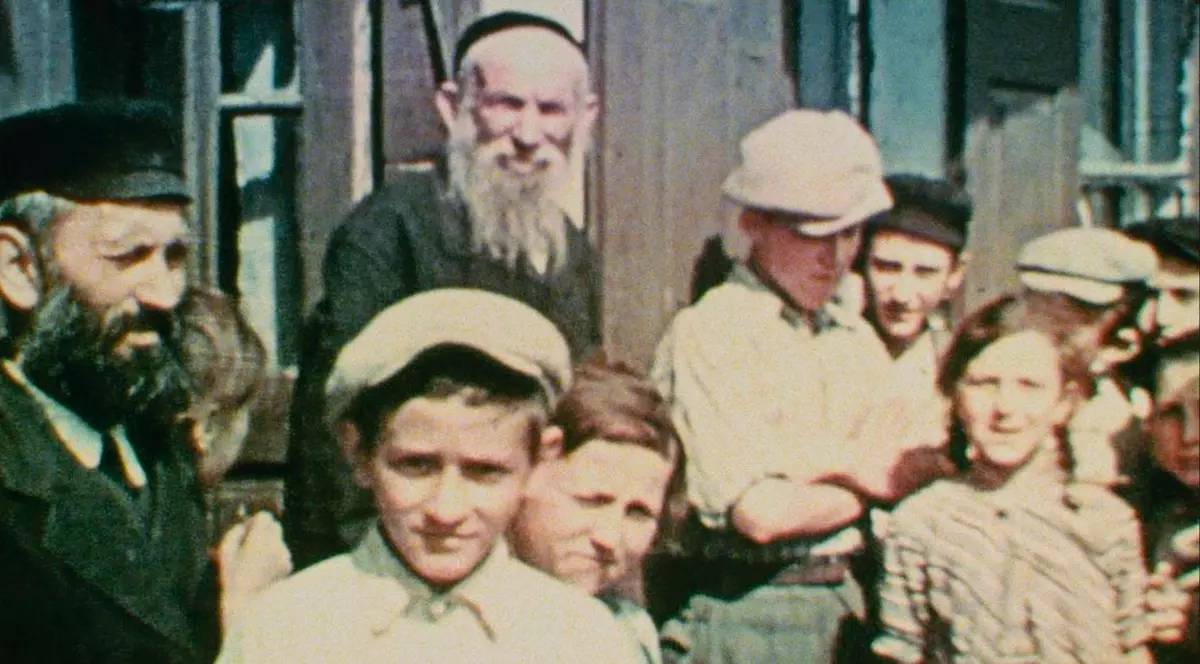 De ce e toată lumea fascinată de un documentar despre viața unui orășel polonez dinaintea Holocaustului