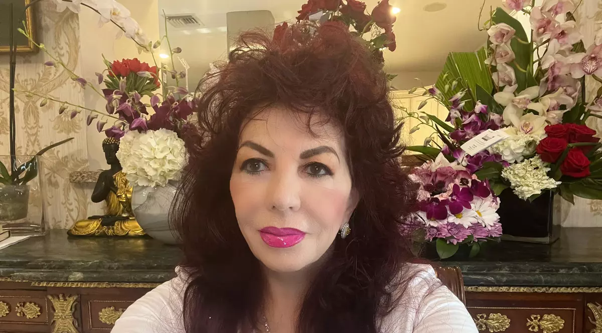 Vila lui Carmen Harra din America a fost incendiată și spartă: „Cineva mi-a dat foc”. Vedeta se afla în locuință