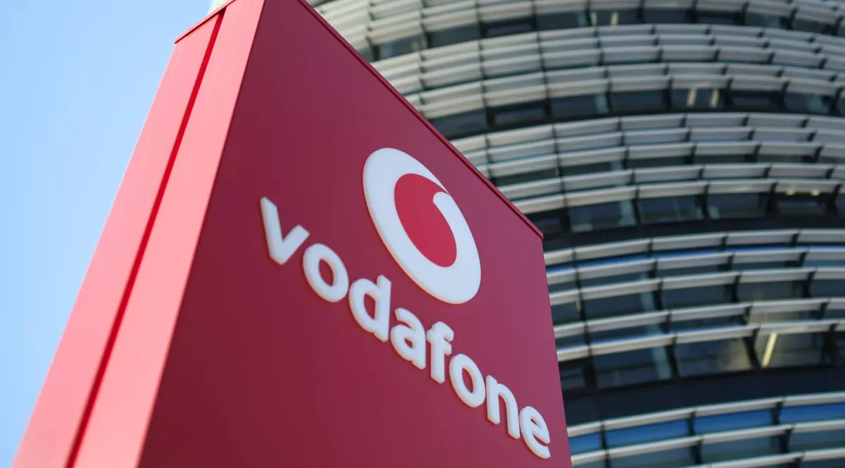 Vodafone România își anunță clienții că majorează tarifele la abonamente și servicii de la 1 octombrie. Compania dă vina pe creșterea prețurilor la energie și carburanți