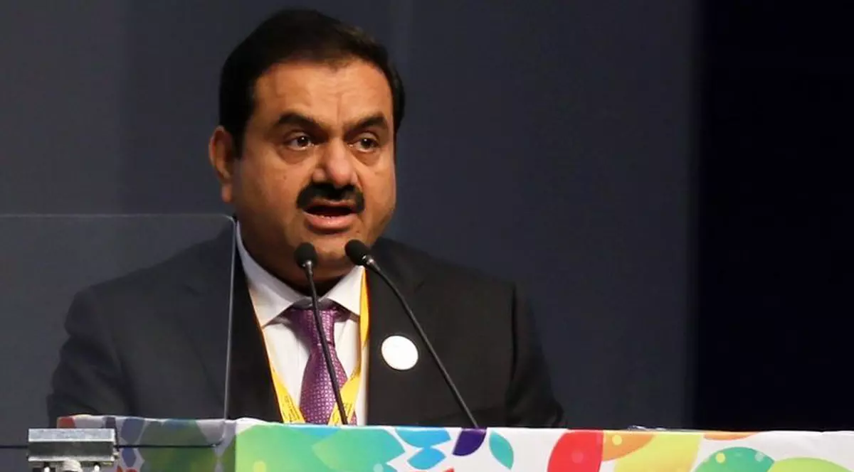 Cine este magnatul cu o avere de 146 de miliarde de dolari. L-a detronat pe Jeff Bezos în topul celor mai bogați oameni din lume